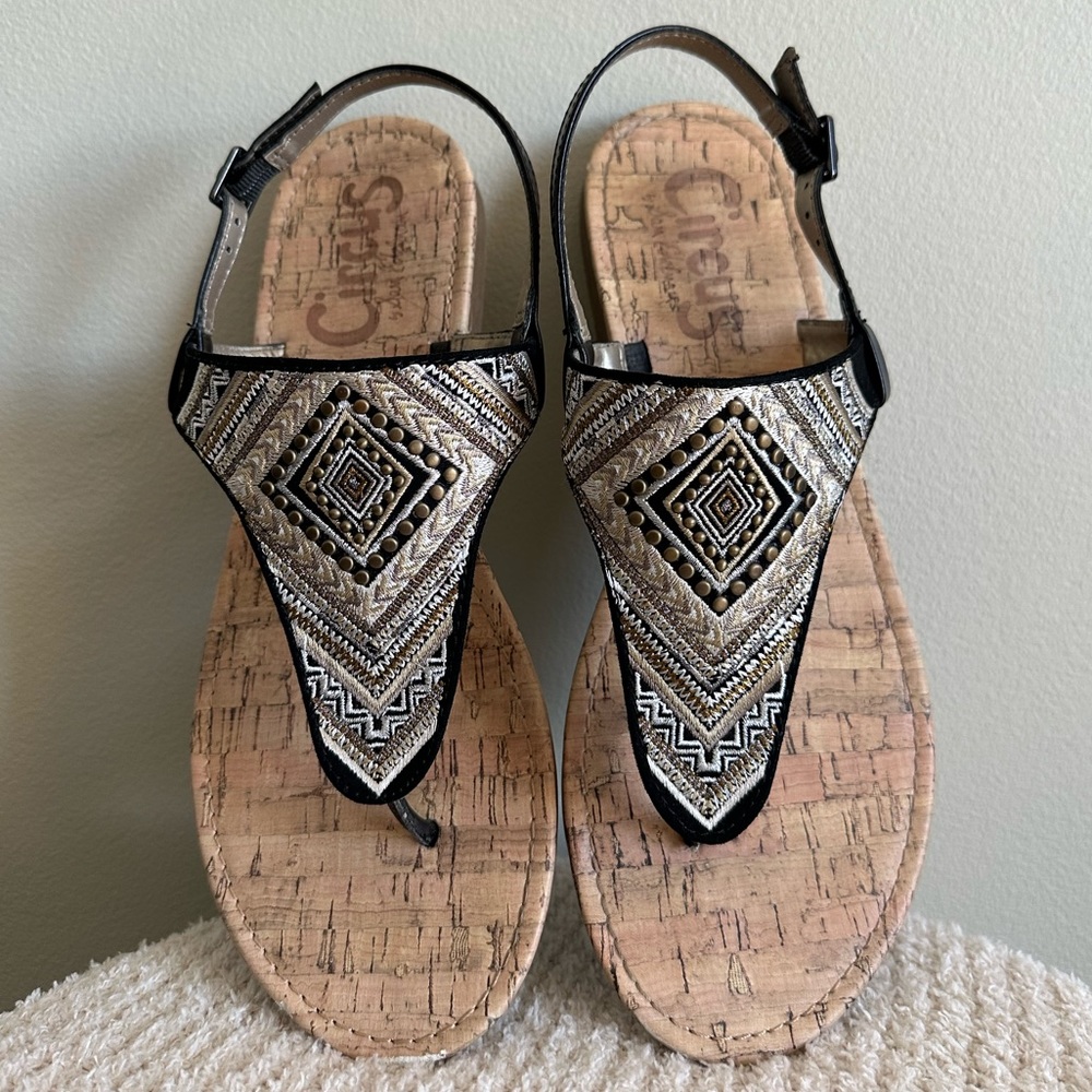 Sam Edelman Women’s Black/Gold Sandals - Size 8.5